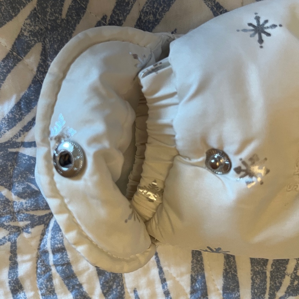 Carters snowsuit - Picture 4 of 4